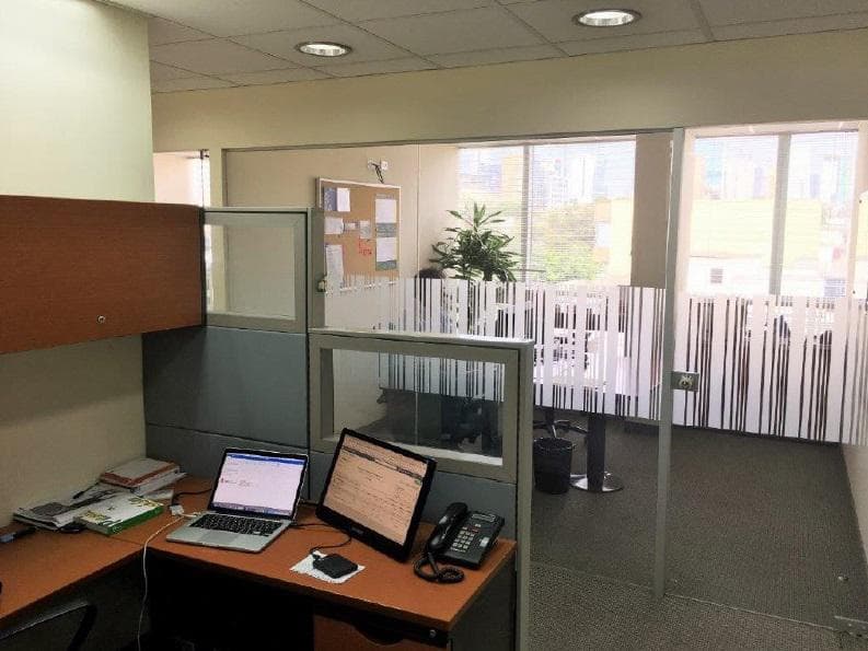 ALQUILER OFICINA IMPLEMENTADA EN SAN ISIDRO - PISO 3 (609-142-11) - 1