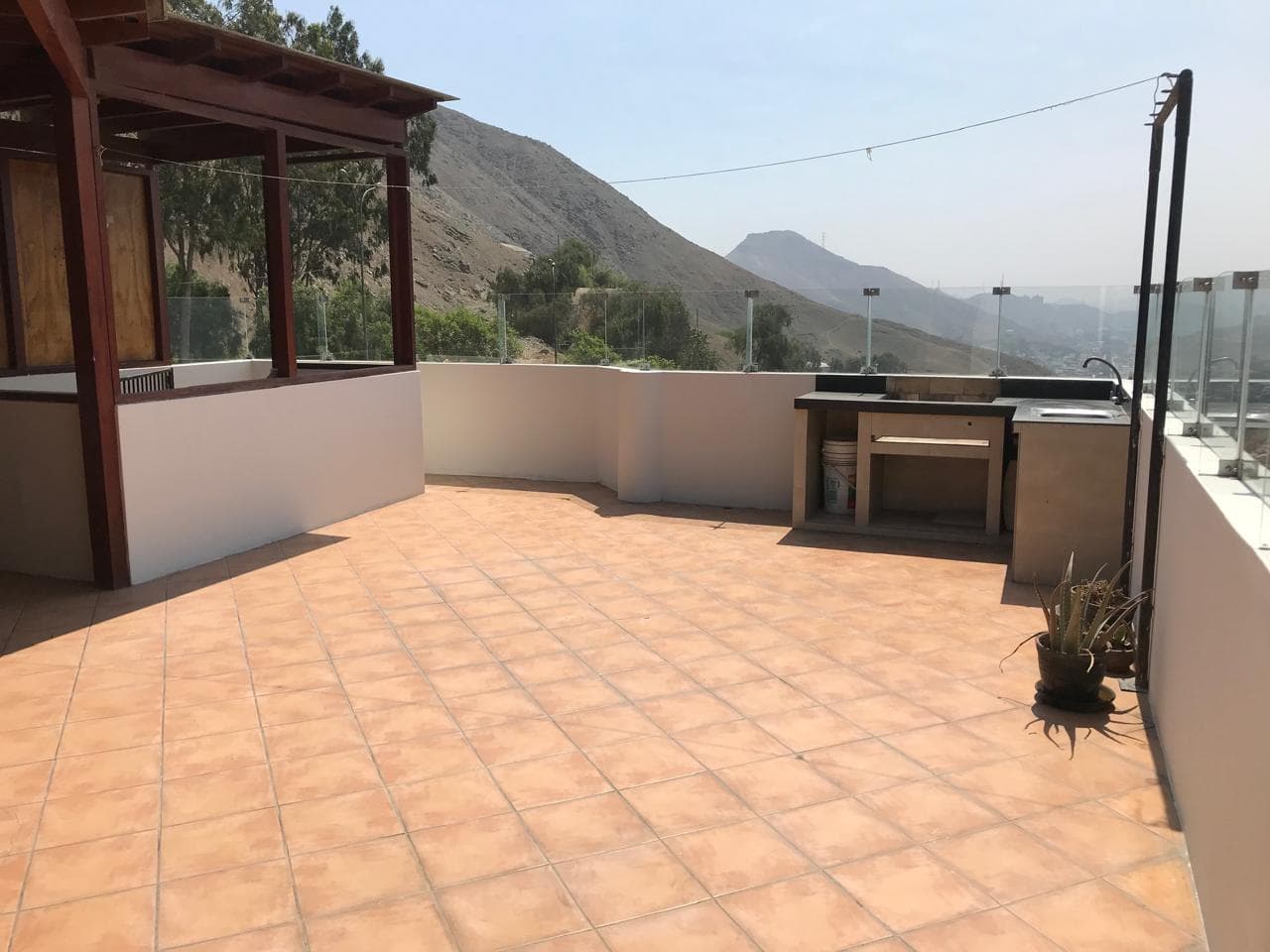 VENTA DE DÚPLEX DE 4 DORMITORIOS CON TERRAZA Y COCHERA – LA MOLINA - 1