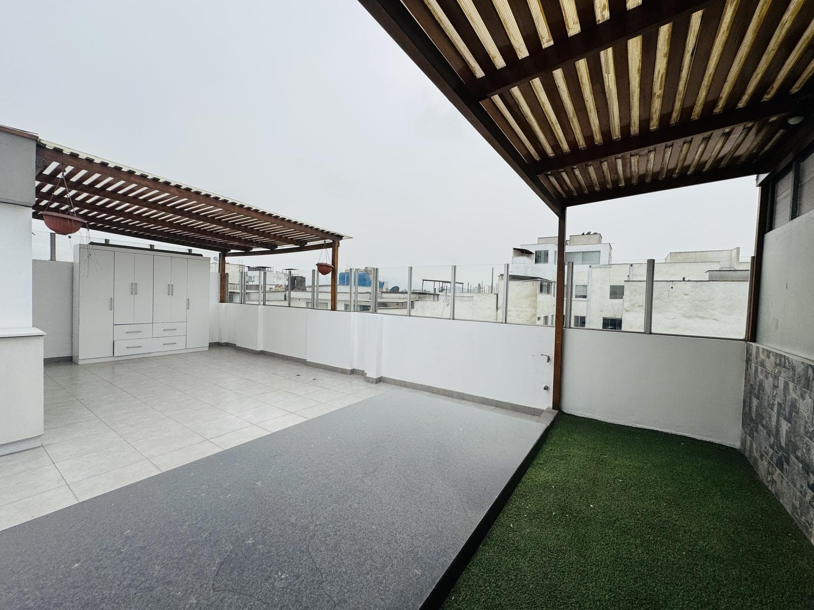 Oportunidad: Dúplex con terraza en venta A 5 minutos del Jockey Plaza - 1