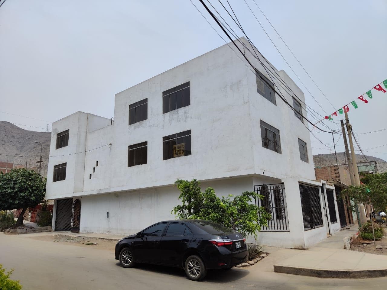 Venta de Casa de 3 pisos en Urb, Las Terrazas de Caraponguillo - 1