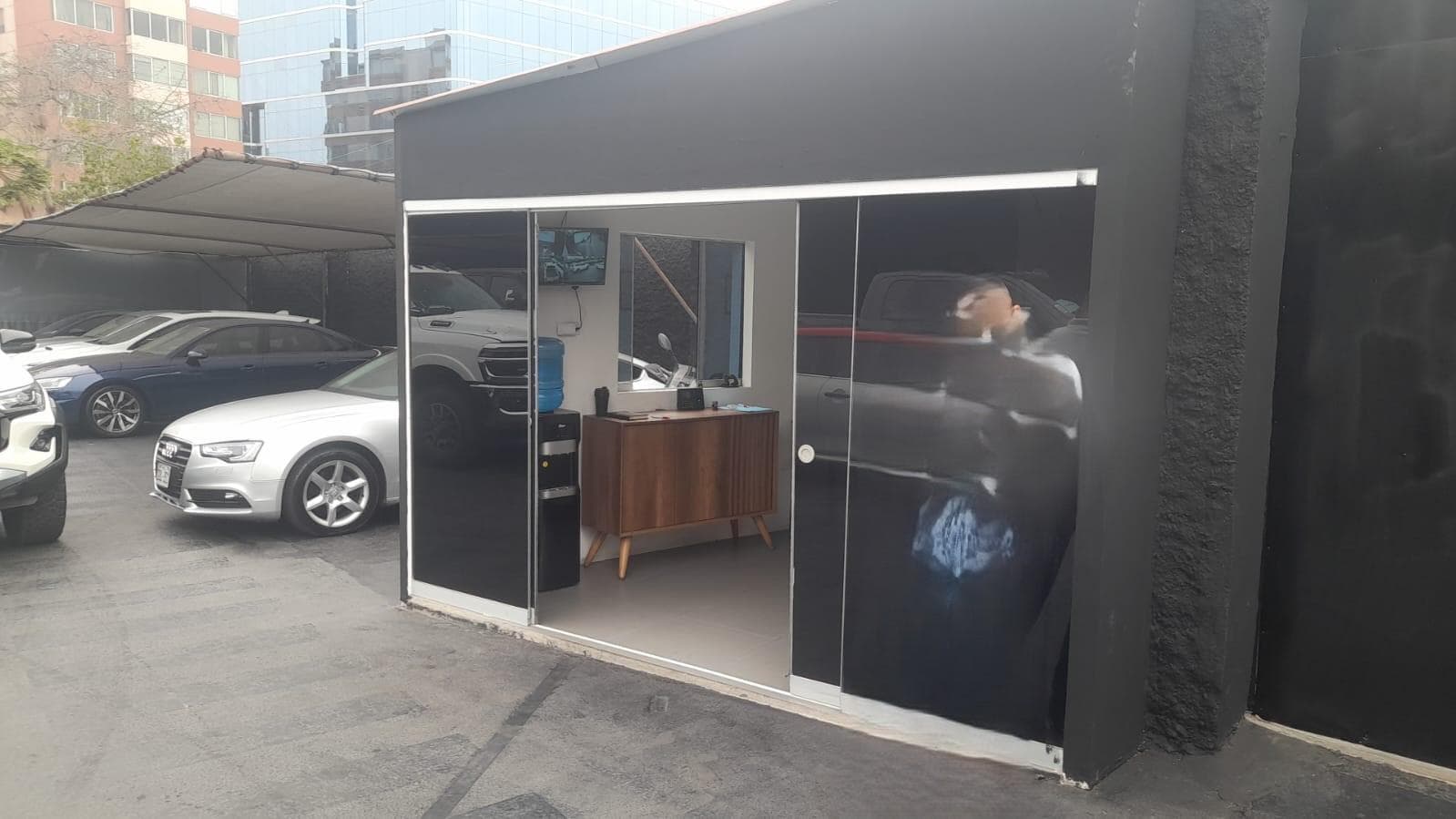 ALQUILER DE PLAYA DE ESTACIONAMIENTO Y CAR WASH, 800M2, SAN ISIDRO - 1