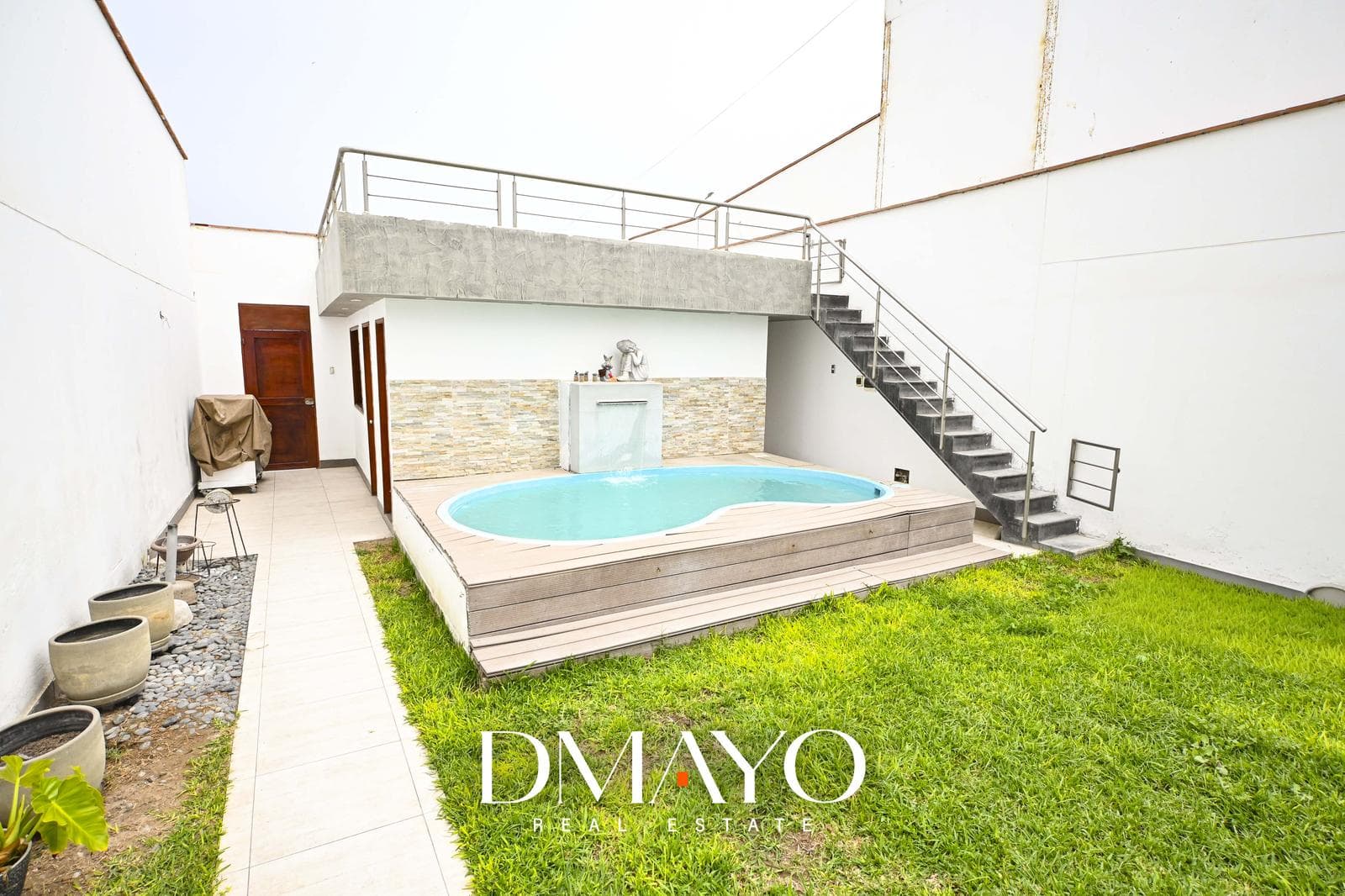 Casa con Piscina, 6 dormitorios y 4 cocheras en Brisas de Villa - 1