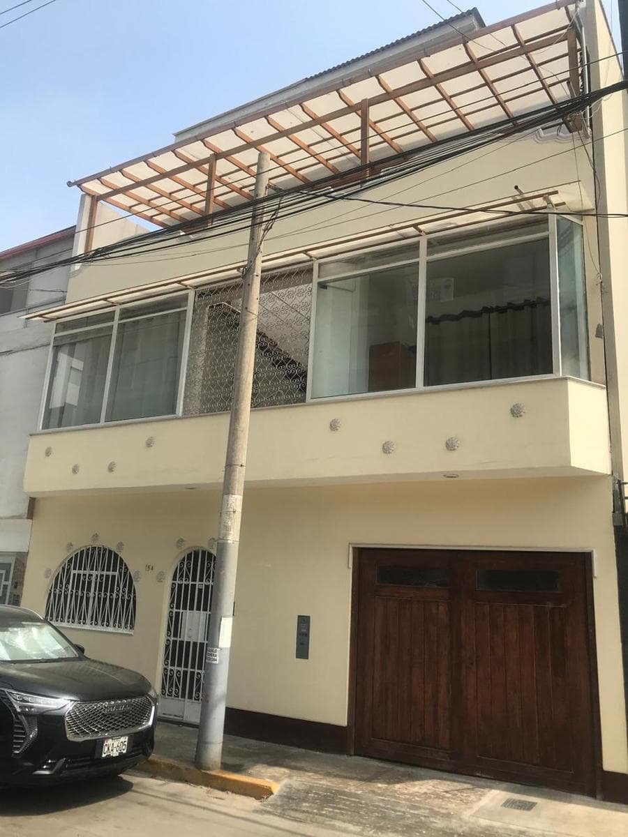 Casa en Venta en Chorrillos con Vista al Mar - 1