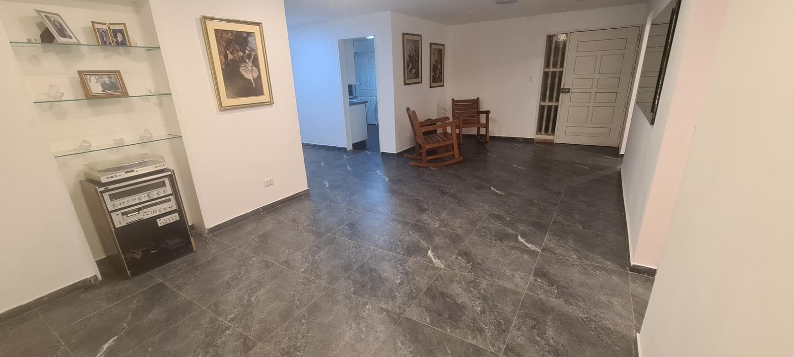 Departamento-Oficina puerta cerrada - 2 cuartos -2 baños - 1