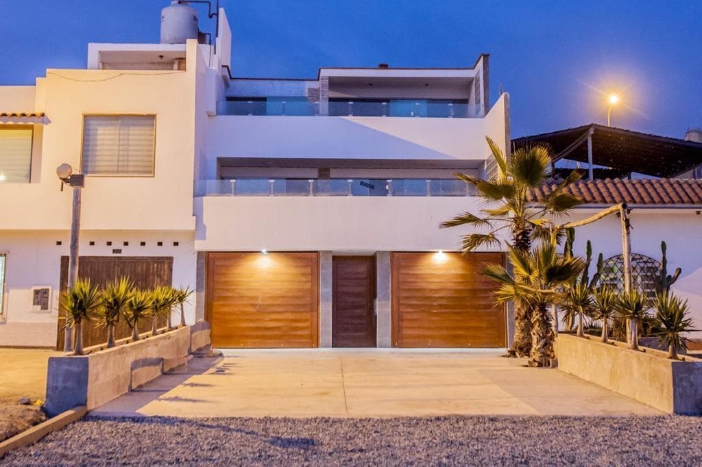 Venta de Departamento con piscina frente a playa El Reves en Punta Negra - 1