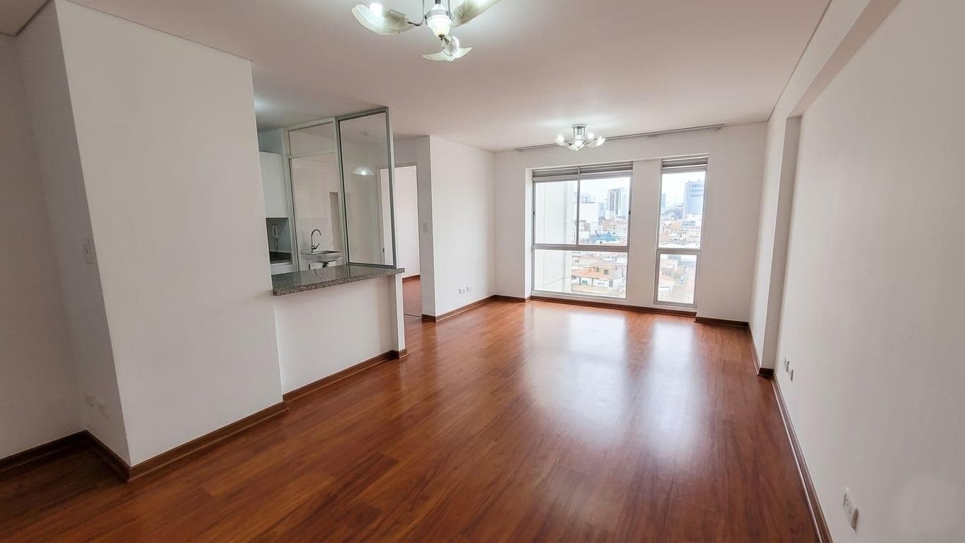 Departamento en Venta en Jesus Maria cerca Plaza San Jose con Cochera - 1
