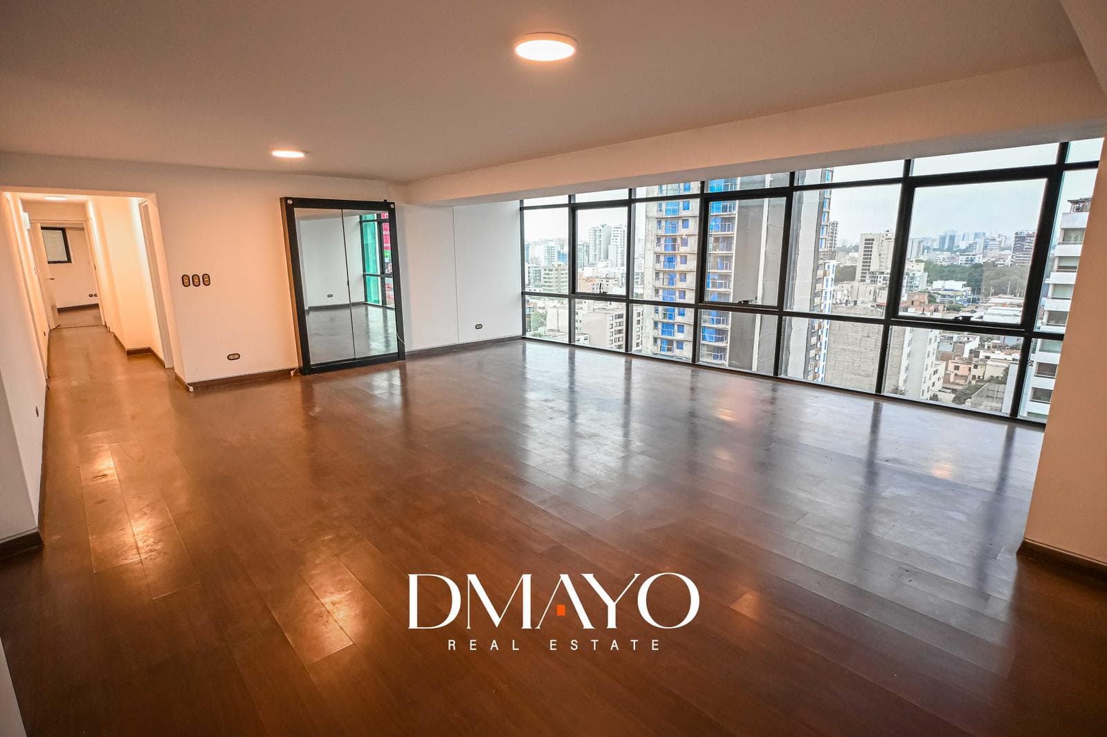 Departamento en alquiler con 4 dorm, areas comunes, 2 cocheras y deposito - 1