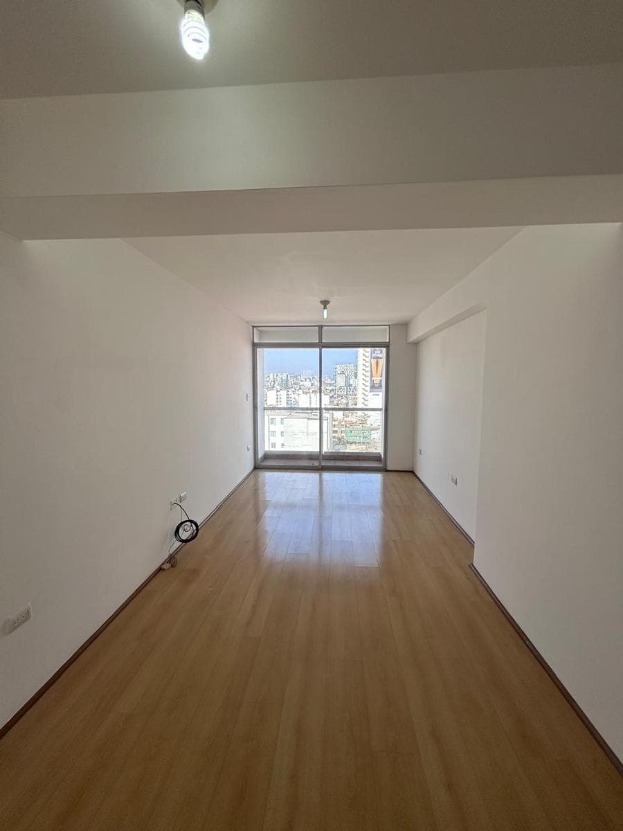 Alquiler de departamento con cochera y tres dormitorios en Pueblo Libre - 1