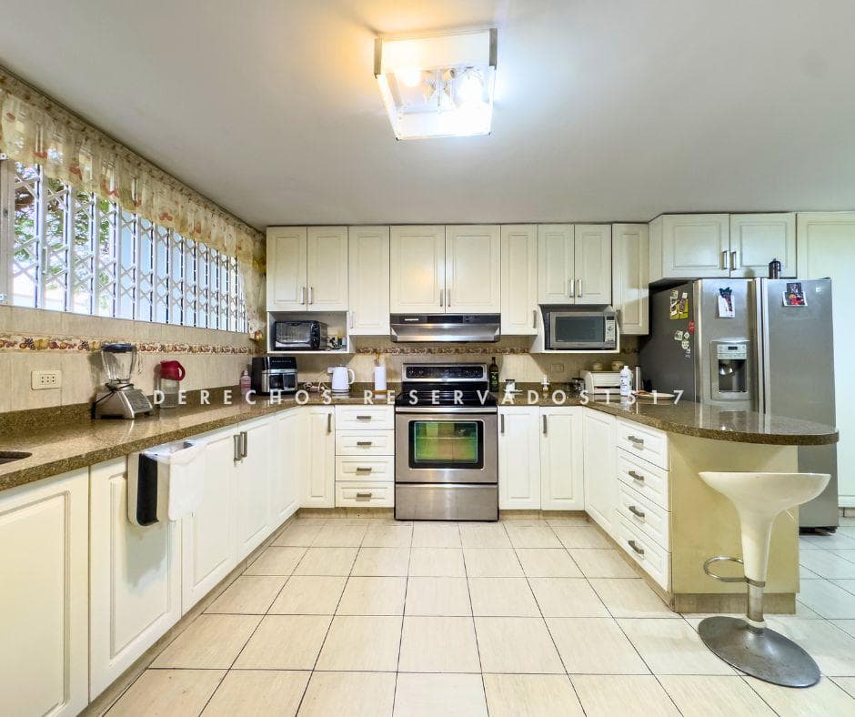 Venta de casa remodelada de 4 dormitorios en Corpac - San Isidro - 1