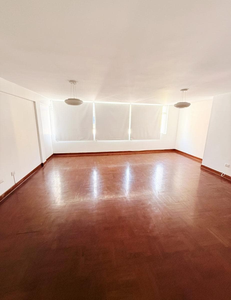 Departamento de remate en Miraflores ideal inversión - 1