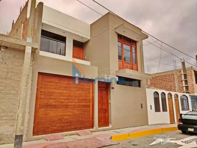 VENDO HERMOSA CASA EN 06 DE MAYO - ILO - 1