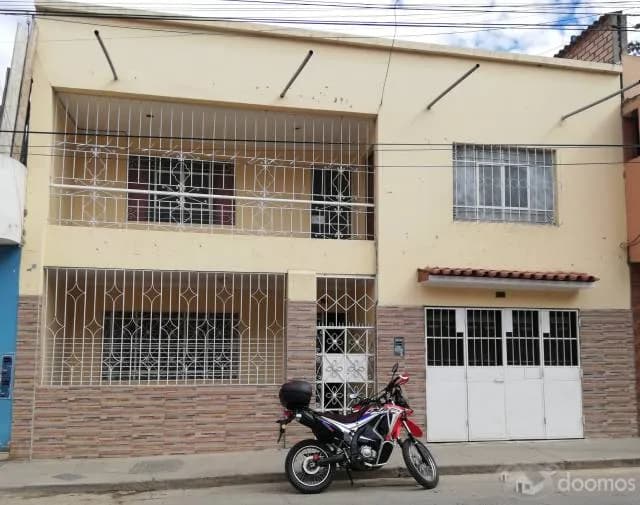 CASA DE DOS PISOS MÁS AZOTEA - 1