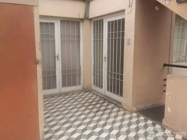 CASA  EN ESQUINA  BIEN CONSERVADA - 1