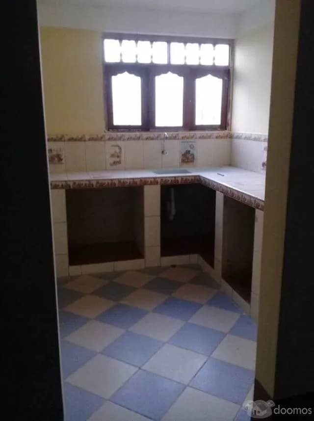 REMATE CASA DE 3 PISOS - 2