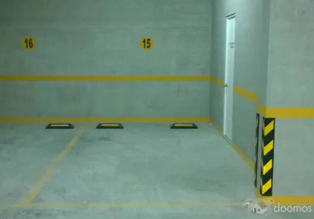 ALQUILO ESTACIONAMIENTO TECHADO / AREA 12.50 M2 / S/.260.00 - 1