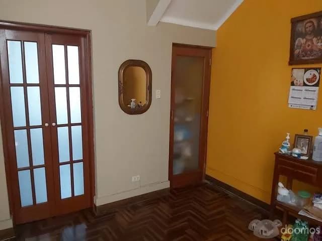 HERMOSA CASA EN LINCE , MUY CENTRICA - 1