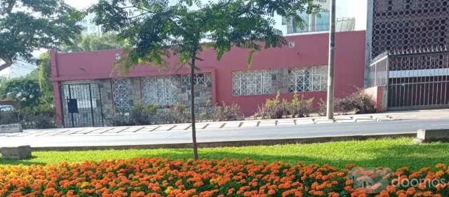 HERMOSA CASA PARA PROYECTO DE 6 PISOS - 1