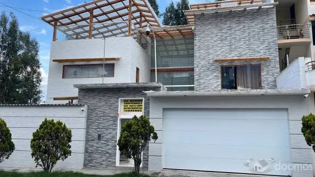 VENTA DE CASA EN ZONA EXCLUSIVA CAJAMARCA - 1