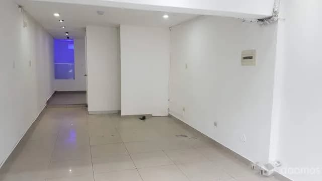 Alquilo Amplio local comercial 90m2 frente a plaza san miguel - 1