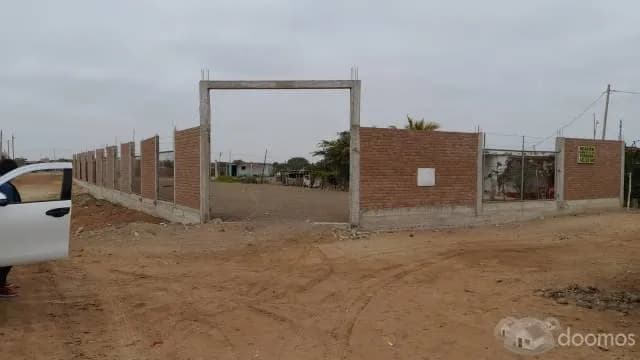 VENDO PROYECTO DE TERRENO CERCADO CON PAREDES DE LADRILLO DE 1200mt2 en la granja carretera a ciudad de Dios. - 1
