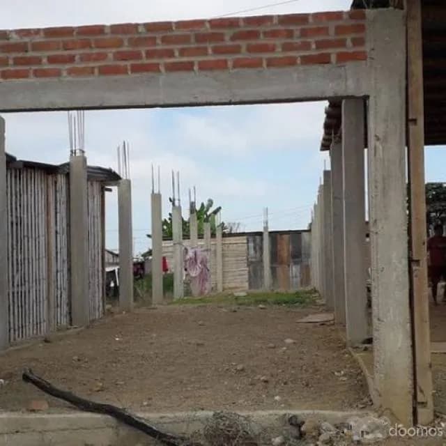 TERRENO CONSTRUIDO CON BASES PARA 2 PISOS Y AZOTEA - 1