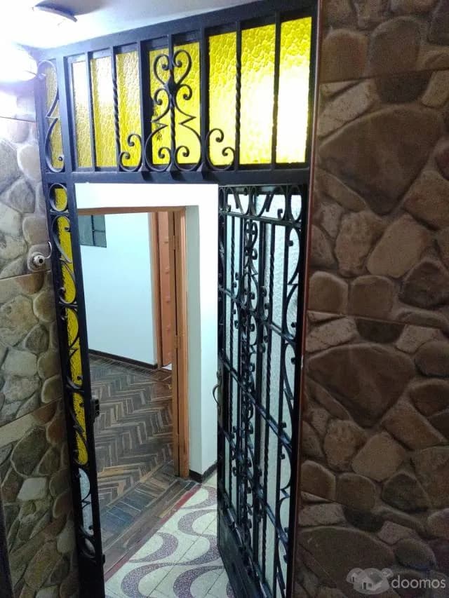 Alquilo departamento en  Gamarra. - 1