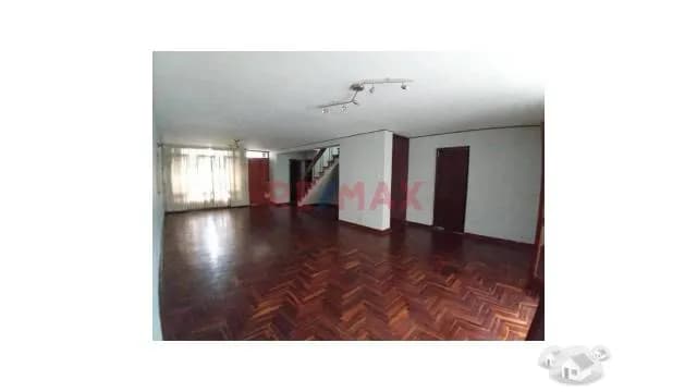 Casa Muy Centrica En Santiago De Surco A Cuatro Cuadeas De Benavides Y Aviacion - 1