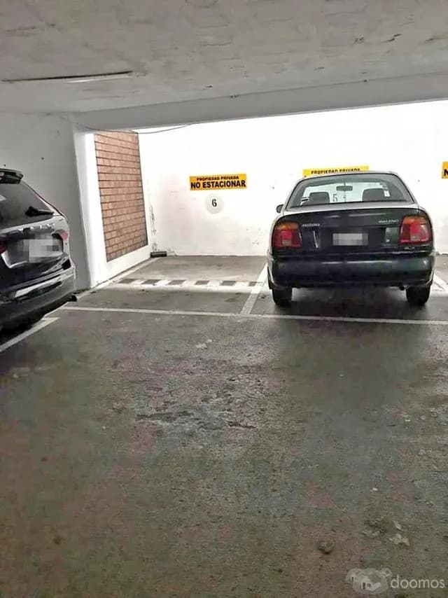 Venta de estacionamiento a 2 cuadras del parque kennedy - 1