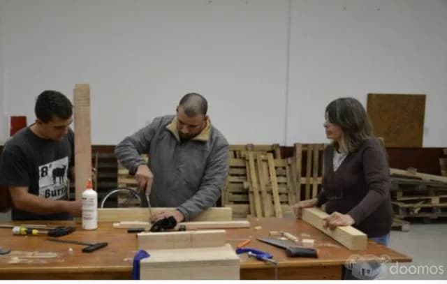 Amplio Local Para Deposito O Trabajos De Carpinteria - 1