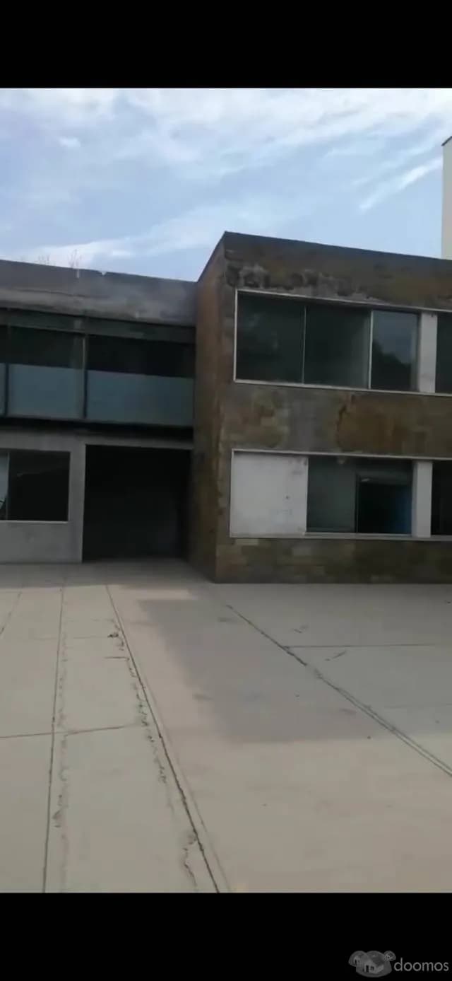 La Molina.- Casa o terreno  en venta  de 1,200 m2  con areas construidas remodelables - 1