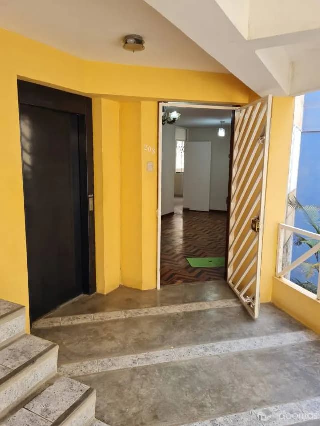 VENTA DE DEPARTAMENTO EN PLENO CENTRO DE  CHICLAYO, SEMIAMOBLADO - 1