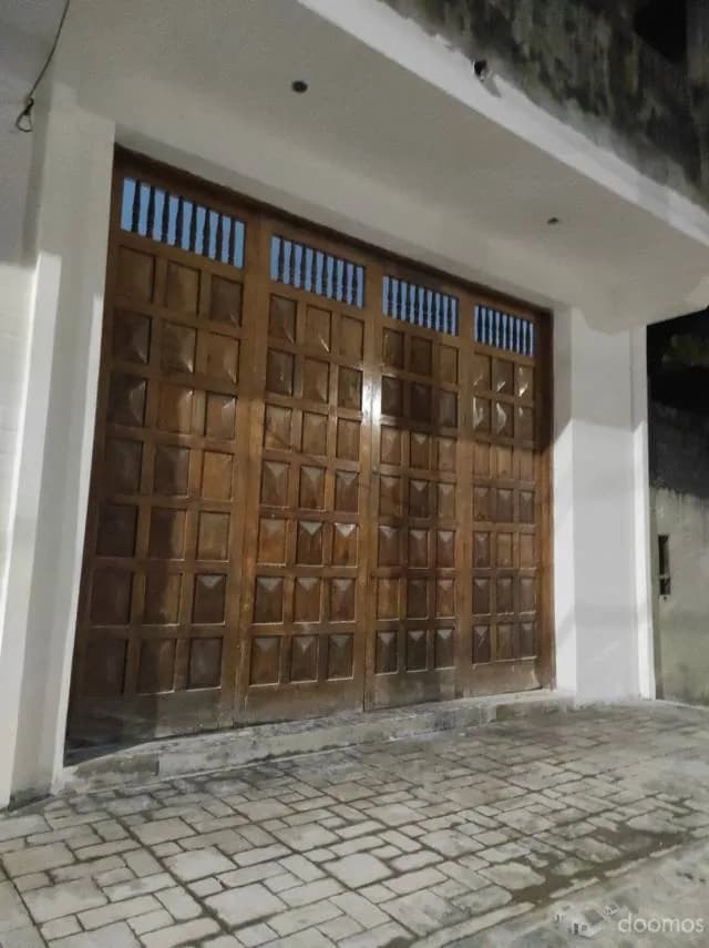 Local muy espacioso de "100 metros cuadrado" en avenida amazonas - 1