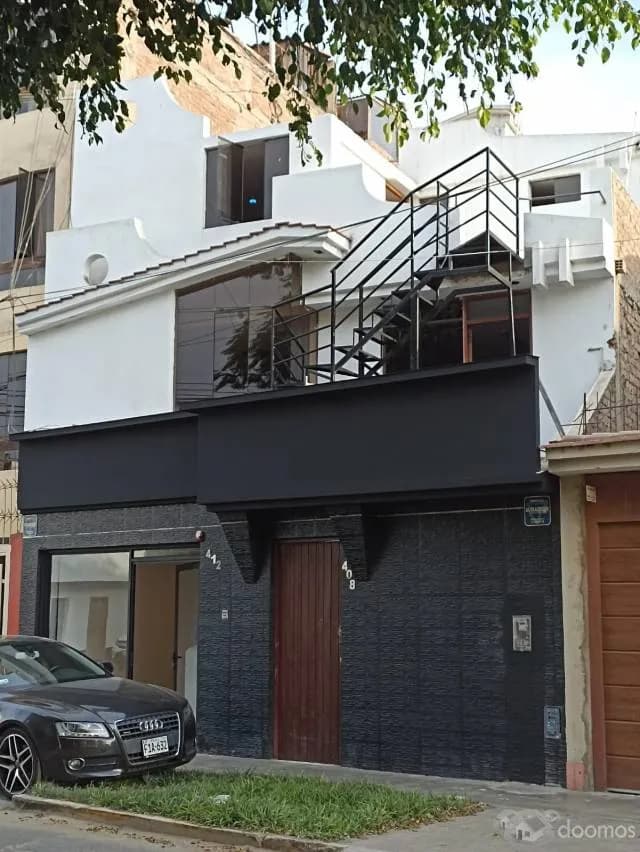 ¡Excelente Oportunidad de Alquiler! Amplio Local Comercial en 2do Piso, Ubicación Estratégica en Trujillo - 2