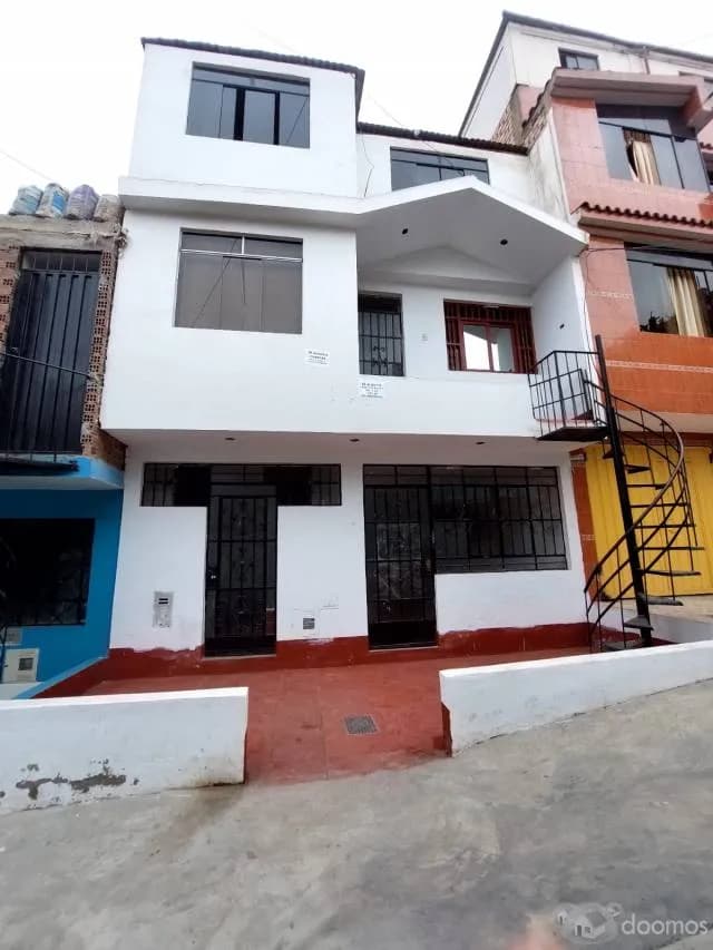 En Venta Casa 3 pisos en Venga - Mi Perú Ventanilla - 1