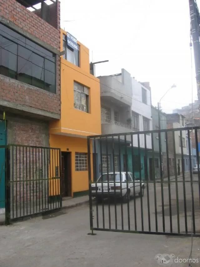Rematamos propiedad de 3 pisos , muy bien distribuido, Recien remodelado - 1