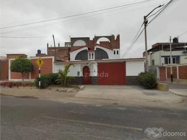 VENDO CASA EN ESQUINA CON DOBLE COCHERA PARA 5 AUTOS -TACNA - 1