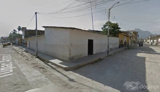 Vendo céntrica casona como terreno urbano en Motupe con excelente ubicación. - 1