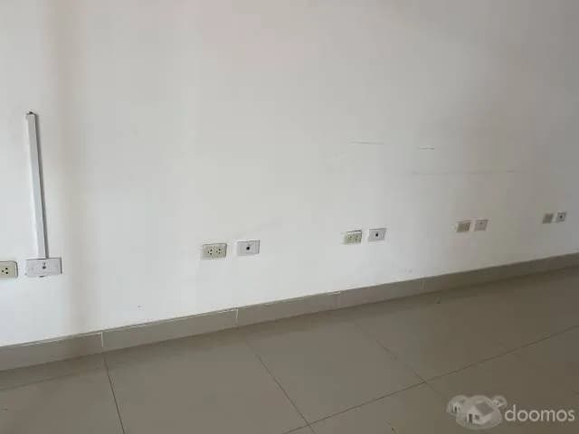 SE ALQUILA LOCAL  CALL CENTER - 1