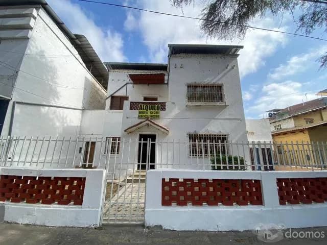 Casa de 650 m2 en ubicación comercial - 1