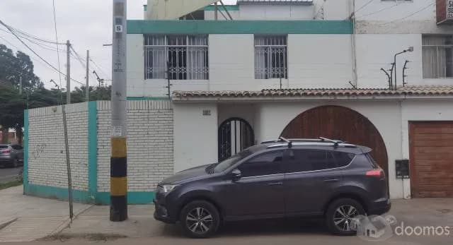 VENTA DE CASA EN ESQUINA FRENTE A PARQUE A PASOS DE C.C. PLAZA DEL SOL - 1