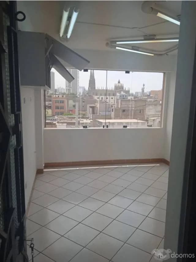 VENDO BONITA OFICINA EN AV. GARZON DE JESUS MARIA DE 18m2 DESOCUPADO CON VISTA INTERIOR A LA IGLESIA SAN JOSE - 2