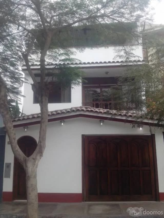 ALQUILO CASA PARA VIVIENDA O PARA EMPRESA O TRABAJAR Y VIVIR A LA VEZ EN EL MISMO INMUEBLE EN LA CALERA DE LA MERCED A S/.3600 SOLES EL PAGO ES 1 MES DE ADELANTO X 1 MES DE GARANTÍA - 1