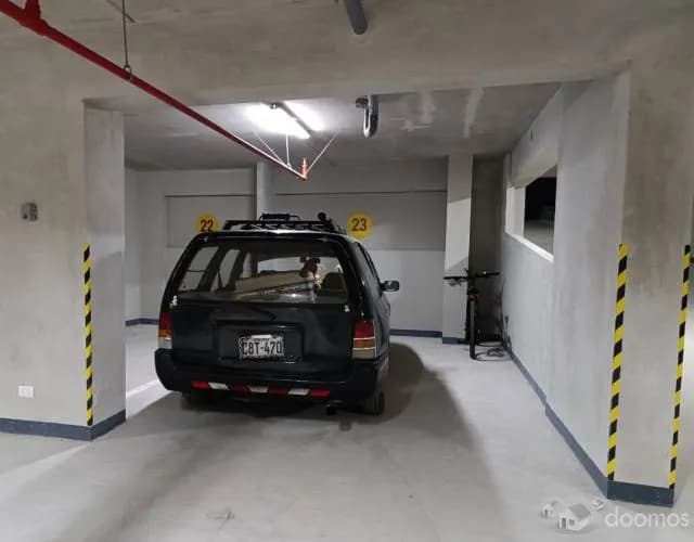 Estacionamiento amplio en Lince - 2