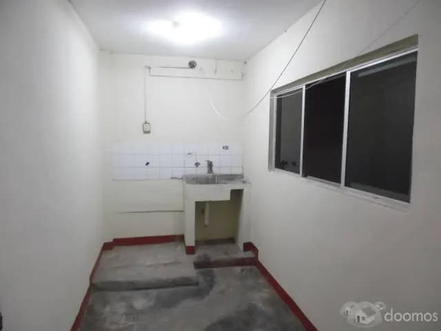 Casa amplia de 2 pisos con azotea habilitada para un tercer nivel, a pocos metros del Centro Cívico. Pisos Independientes, con cisterna y tanque elevado que permite continuidad de agua las 24 horas. - 2
