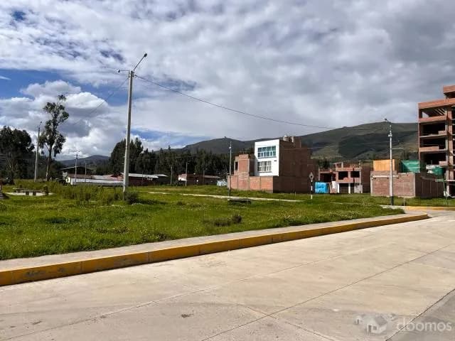 Lote con doble frontis Calle 11 Urb. Parques de Hyo - 1