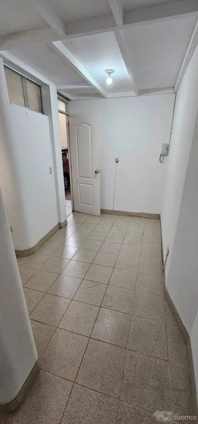 Oportunidad única: Venta de depósito en Miraflores - 2