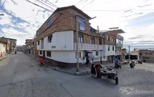 VENDO CASA DE 3 PISOS EN CAJAMARCA UBICADA A 5 MINUTOS DE LA PLAZA DE ARMAS DE CAJAMARCA $ 160,000 /  200 METROS - 1
