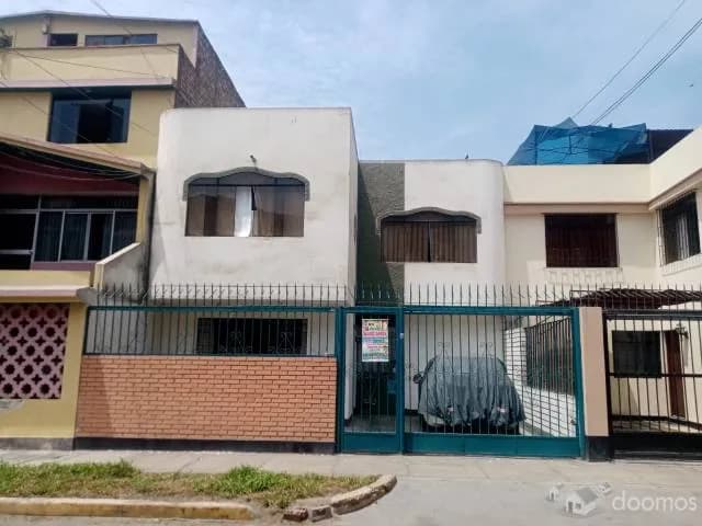 VENTA DE CASA EN LOS OLIVOS CON DOBLE SALIDA - PARQUE Y CALLE - 1