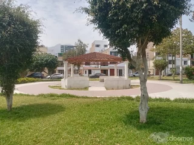VENTA DE CASA EN LOS OLIVOS CON DOBLE SALIDA - PARQUE Y CALLE - 2