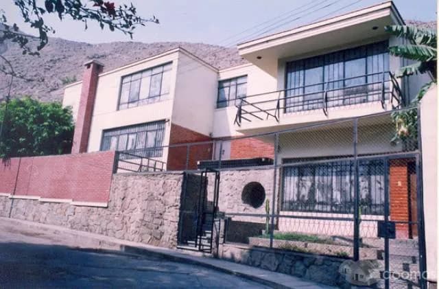 Vendo Casa en Av. Los Robles - Chacalacayo - 1